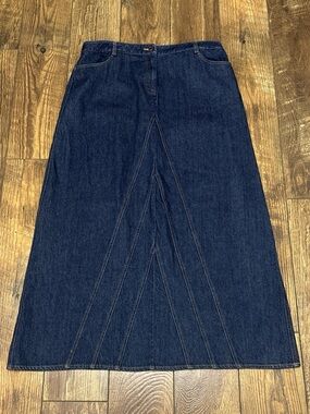 I.E Relaxed  Women’s Denim Jean Flared Maxi Skirt Size 14. Excellent Condition